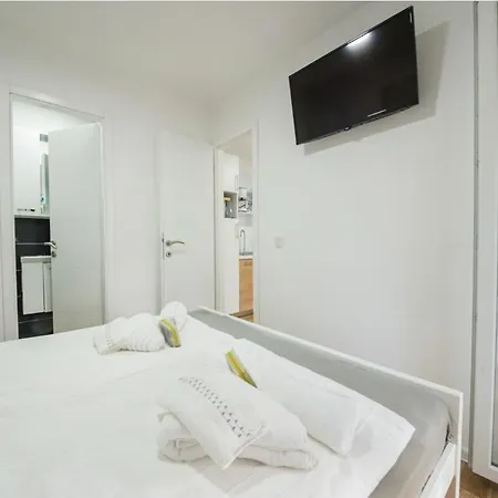 Sunny Day, Mobile مكان تخييم *