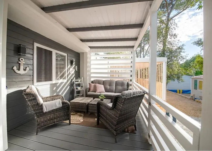 营地 Sunny Day, Mobile 比奥格勒·纳·莫鲁