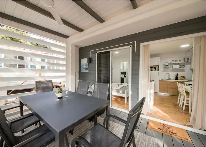 Sunny Day, Mobile 营地 比奥格勒·纳·莫鲁