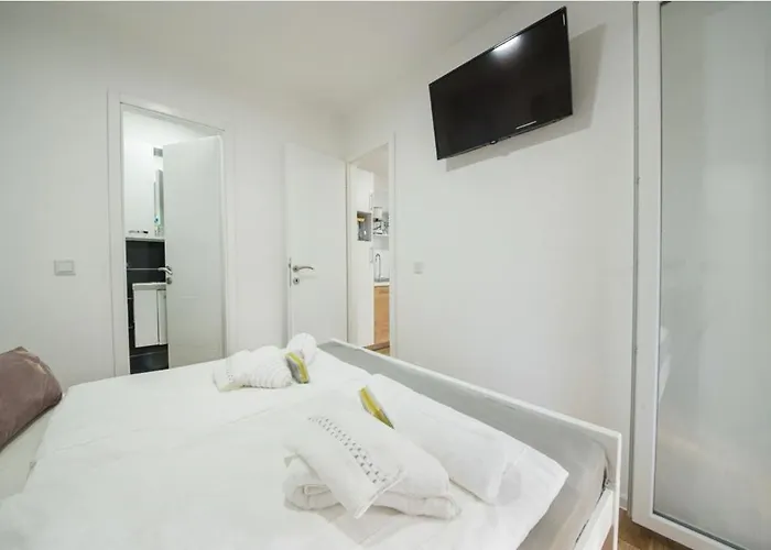 Sunny Day, Mobile 营地 *